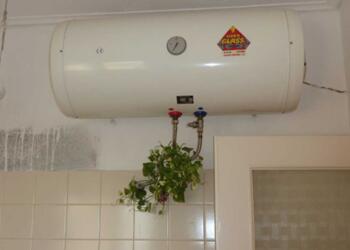 Ένας ηλεκτpολόγος εξηγεί: Ποτέ μπάνιο με αναμμένο θεpμοσίφωνο