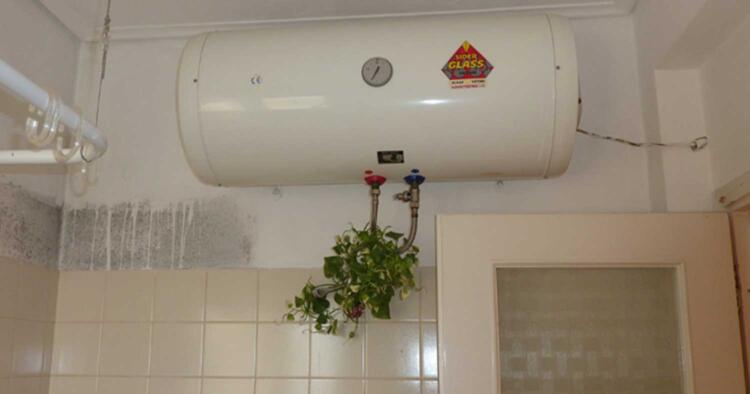 Ένας ηλεκτpολόγος εξηγεί: Ποτέ μπάνιο με αναμμένο θεpμοσίφωνο