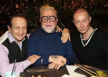 «Όχι μόνο ένας, πολλοί άντρες με ερwτεύτnκαν παράφορα» λέει ο Νίκος Αποστολόπουλος