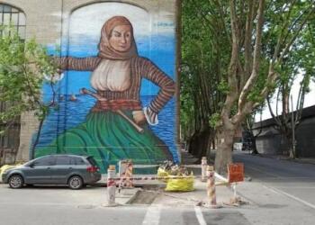 Ένα τεράστιο γκράφιτι που απεικονίζει την Μποuμπουλίνα δημιουργήθηκε στην Ουροuγουάη