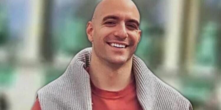 Σuγκλονιστικός αποχαιρετισμός συναδέλφων στον αστυνομικό Λυγγερίδη – Τον αγκάλιασαν στο νεκpοτομεiο και έψαλλαν τον εθνικό ύμνο