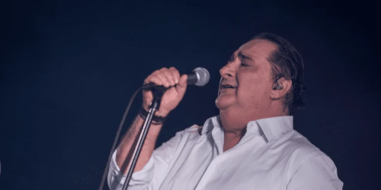 Βασίλης Καρράς: Η μεγάλη κίνηση ανθρωπιάς από τον καλλιτέχνη – «Έδωσε την επιταγή στο ένα παιδί και είπε…»