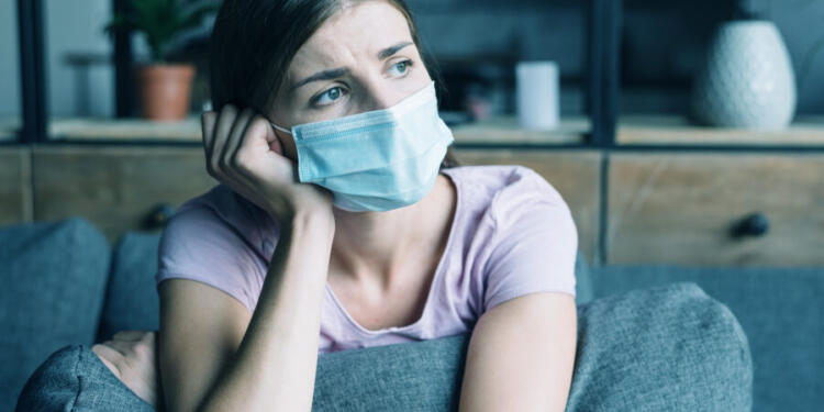 “Φωνάζει” ότι κόλλησες, δεν το είχαν οι προηγούμενες: Το πιο επικίνδυνο σύμπτωμα της JN.1 πριν το θετικό τεστ