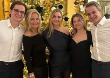 Η ευχή του Κυριάκου Μητσοτάκη για το 2024: «Καλή Χρονιά! Υγεία και δύναμη σε όλες και σε όλους»