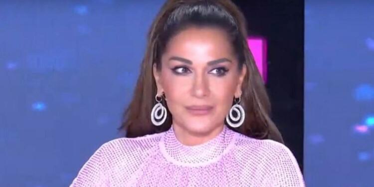 Σαν την 30χρονη Αριάνα Γκράντε: «Γκρέμισε» το J2US η Δέσποινα Βανδή, όλοι κοιτούσαν τα χέρια και τα μάτια της