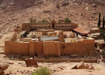 Την προστάτευε μέχρι και ο Μωάμεθ: Η παλαιότερη χριστιανική μονή δεσπόζει στην κορυφή του Όρους Σινά (photos)