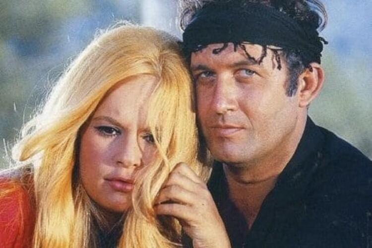 Αλίκη Βουγιουκλάκη – Δημήτρης Παπαμιχαήλ: Ενθουσιάζουν τα κέρινα ομοιώματά τους (photos)