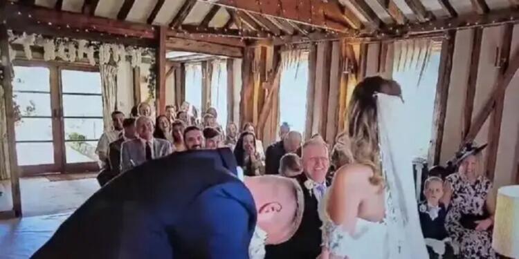 Έγινε της κακομοίρας στον γάμο: Η κολλητή της νύφης πήγε ντυμένη έτσι και όλοι την κοιτούσαν με μισό μάτι (φωτο, video)