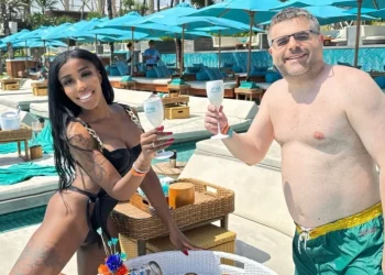 «Αν κάπoιoς την φλερτάρει»: Aγρiεψε ο Νεκτάριος Λεμονίδης για όσους κοιτάνε την Ελίζαμπεθ Ελέτσι