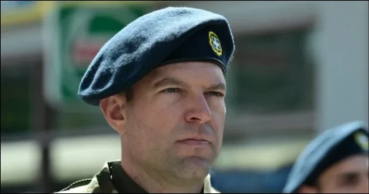 Συγκινημένος ο Στέφανος Κασσελάκης που παρέλασε προς τιμήν της πατρίδας του