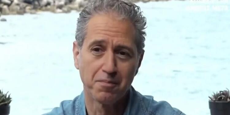 Δύσκολες ώρες για τον Δημήτρη Κόκοτα: Εσπευσμένα στο νοσοκομείο ο τραγουδιστής