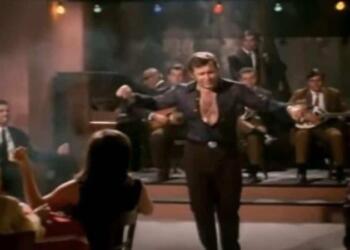 «Ξεχείλιζε» η λεβεντιά: Το θρυλικό ζεϊμπέκικο του Δημήτρη Παπαμιχαήλ ξεπερνά τις 1,1 εκατ. προβολές (video)