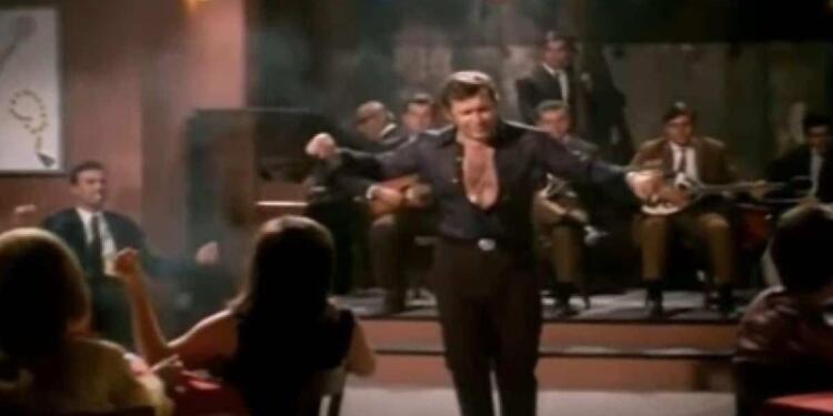 «Ξεχείλιζε» η λεβεντιά: Το θρυλικό ζεϊμπέκικο του Δημήτρη Παπαμιχαήλ ξεπερνά τις 1,1 εκατ. προβολές (video)