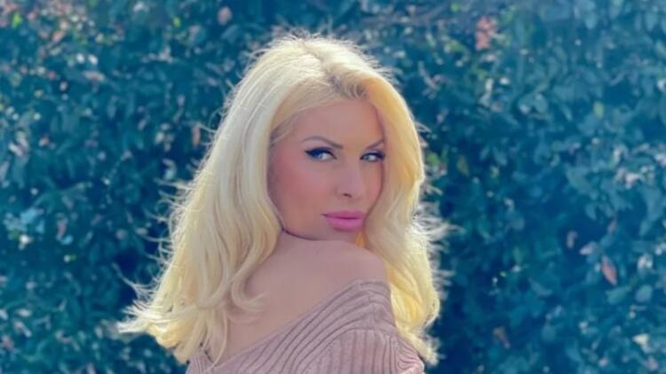 «Πόσο όμορφη και χωρίς πολλά πολλά»: Η Ελένη Μενεγάκη ποζάρει στα 55 της και τα σχόλια πέφτουν «βροχή»