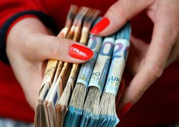 Έχεις “μαύρα” λεφτά; Την πάτησες άσχημα -Τέλος τα μετρητά στην Ελλάδα, το τσουχτερό πρόστιμο που πρέπει να πληρώσεις