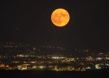«Φεγγάρι του σκουληκιού»: Σήμερα η πανσέληνος Μαρτίου – Γιατί ονομάζεται έτσι (video)