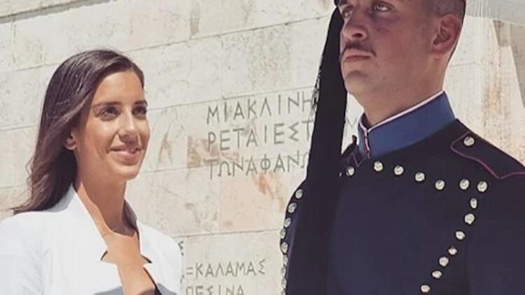 Αδελφή του Εύζωνα, όταν τον αντικρίζει: «Πρώτη φορά από μικρά παιδιά, αντί να με κάνεις να γελάω….δακρύζω»