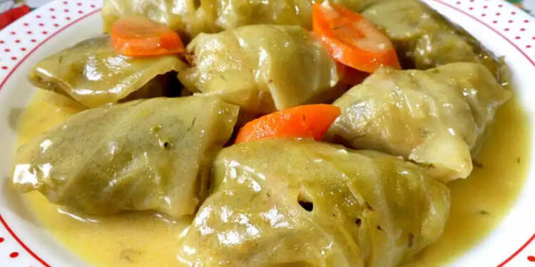 Νηστίσιμοι λαχανοντολμάδες με σάλτσα λεμονιού: Πως θα τους φτιάξετε και τι θα πληρώσετε