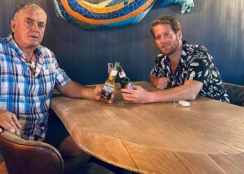 Survivor 2024: Στην αγκαλιά του ναυαγού πατέρα του ο Τζέιμς – «Ενώ βούλιαζε το πλοίο του…» (photo)