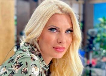 Στην τελική ευθεία για την μεγάλη απόφαση η Ελένη Μενεγάκη – Σούσουρο στους διαδρόμους με το νέο επαγγελματικό βήμα