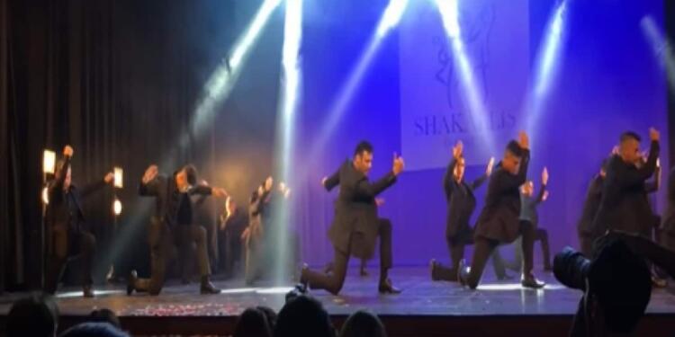 Εθνική ανατριχίλα: Η χορογραφία του ζεϊμπέκικου που έχει «ρίξει» το Youtube (video)