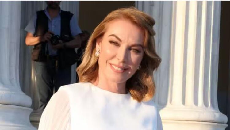 Ντυμένη σαν πριγκίπισσα: Το απίθανο πρωινό look της Τατιάνας Στεφανίδου εντυπωσιάζει