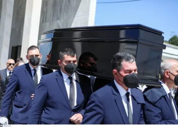 Xαμός σε κηδεία στην Πάτρα – Φώναξαν την αστυνομία