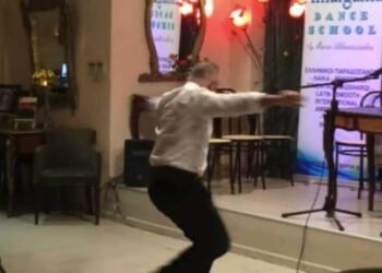 Το πιο αρχοντικό ζεϊμπέκικο: 59χρονος μάγκας χορεύει και αφήνει άπαντες άφωνους (video)