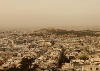 Καιρός σήμερα 18/05: «Πνίγουν» τη μισή χώρα αφρικανική σκόνη και ζέστη – Πόσο θα παραμείνει η… Σαχάρα και πότε «σπάει»