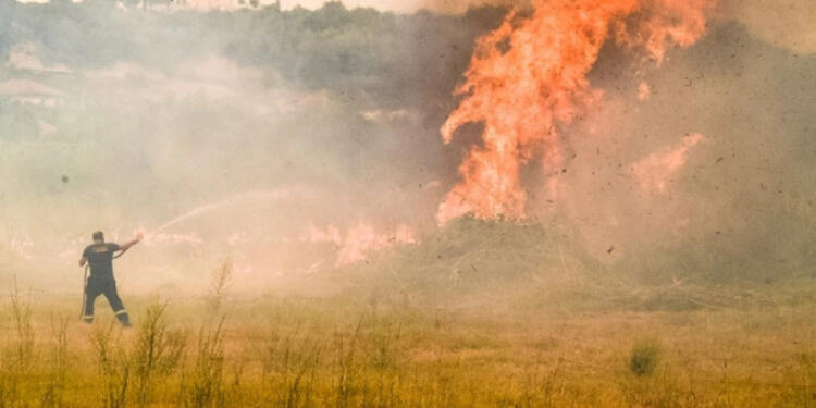 Κάηκε ολοσχερώς ο ναός της Θεοτόκου στην Απιδούλα – Έλιωσαν μέχρι και τα μανουάλια