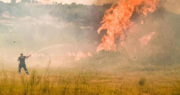 Κάηκε ολοσχερώς ο ναός της Θεοτόκου στην Απιδούλα – Έλιωσαν μέχρι και τα μανουάλια