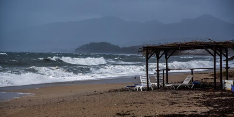 Πνίγηκε 45χρονος μπροστά στην οικογένειά του – Προσπαθούσε να σώσει ηλικιωμένο που κινδύνευε στη θάλασσα