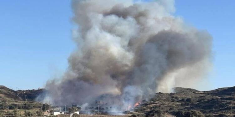 Πυρκαγιά στη Μύλο: «Ήχησε» το 112 – Στη μάχη και δυνάμεις από την Αττική