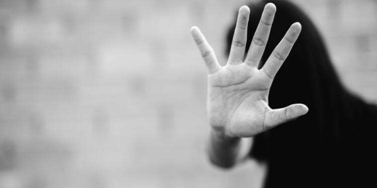 Αυτός είναι ο δημοσιογράφος της ΕΡΤ που κατηγορείται για κακοποίηση της συντρόφου του