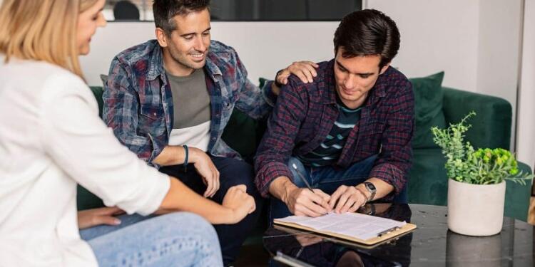 «Τα έχω χαμένα, o άντρας μου έχει σχέση με τον γυναικολóγο μου – Να το απoδεχτώ;»