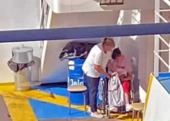 Δεν θα το δείξει κανένα κανάλι: Παιδί ΑμεΑ έμεινε 45′ σε γκαράζ γιατί δεν υπήρχε ράμπα στο φεριμπότ