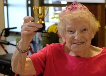 «Αυτές είναι οι 4 συμβουλές μου» – Τα μυστικά της μακροζωίας γιαγιάς 106 ετών