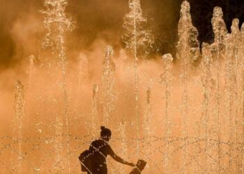 Καιρός: Για λίγο ακόμα θα κρατήσουν τα 40άρια, μετά αλλάζουν όλα απότομα