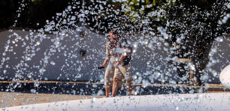 Τα Μερομήνια τρελάθηκαν: Ποιος καύσωνας; «Στις 22 με 26 του μήνα θα συμβεί κάτι για πρώτη φορά στα χρονικά!»