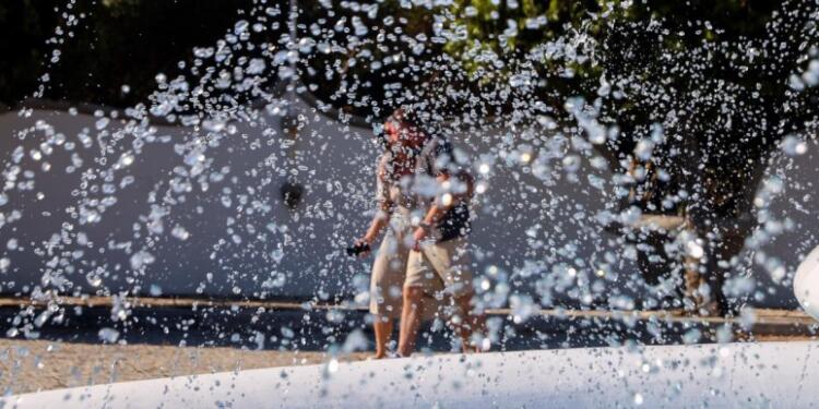 Τα Μερομήνια τρελάθηκαν: Ποιος καύσωνας; «Στις 22 με 26 του μήνα θα συμβεί κάτι για πρώτη φορά στα χρονικά!»