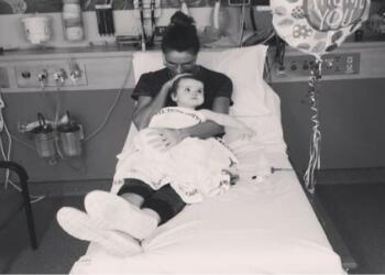 «Ξαφνικά η 11 μηνών κόρη μας σταμάτησε να αναπνέει»: Μια μαμά που έζησε τον εφιάλτη, προειδοποιεί