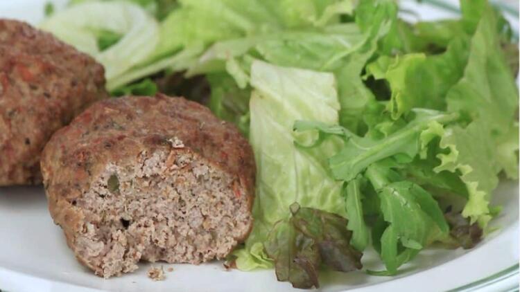 Ούτε ψωμί , ούτε ρύζι: Έτσι γίνονται τα πιο νόστιμα μπιφτέκια