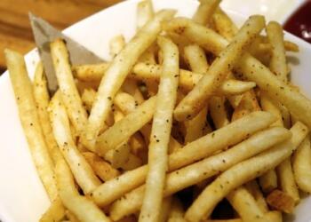 Τηγανητές πατάτες χωρίς σταγόνα λάδι: Το μυστικό των παλιών για να τρώτε χωρίς τύψεις