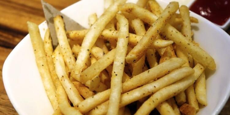 Τηγανητές πατάτες χωρίς σταγόνα λάδι: Το μυστικό των παλιών για να τρώτε χωρίς τύψεις