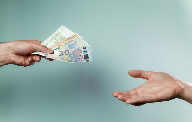 Τεράστια ανάσα: Επίδομα 400 ευρώ προς όλους!