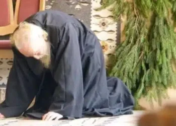 Μετάνοιες στις 12 το βράδυ, 12 μετάνοιες στη Μητέρα του Θεού λύνουν αδύνατες επιθυμίες