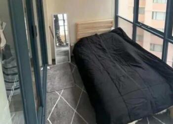 Τρέλα με τα ενοίκια παντού: Νοικιάζουν βεράντα με στρώμα για διαμέρισμα και ζητούν 600 ευρώ το μήνα γιατί είναι… “Πολύ φωτεινό…”