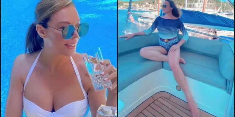 Κορμί 30άρας στα 54 της: Η Τατιάνα Στεφανίδου άραξε στην αμμουδιά με τα δίμετρα πόδια της και «μαγνήτισε» τα βλέμματα