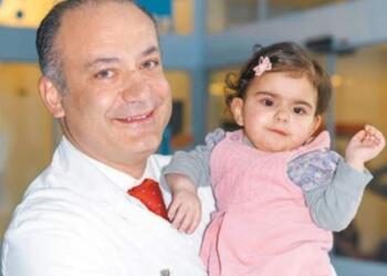 Αυξέντιος Καλαγκός: Ο Έλληνας παιδοκαρδιοχειρουργός που έχει σώσει αφιλοκερδώς, πάνω από 17.000 παιδάκια