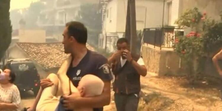 Φωτιά στην Πάτρα: Αστυνομικός σώζει ηλικιωμένο από τις φλόγες – Συγκλονιστικό βίντεο